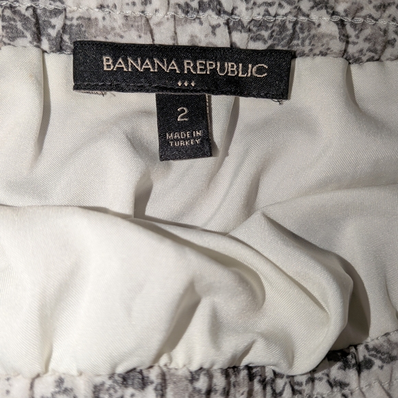 Banana Republic Gray and White Skirt - Picture 2 of 3